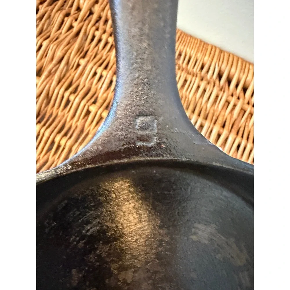 Vintage 8 Inch Cast Iron Skillet Made in USA Round Frying Pan Dual Pour Spouts